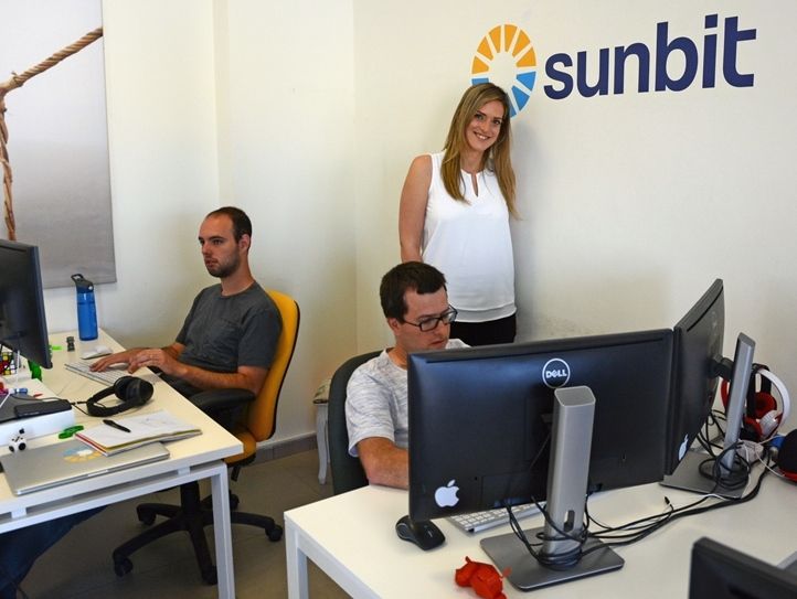 Ornit in front of Sunbit logo